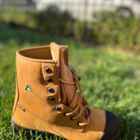 New Metal-Free CSA Approved Safety Shoes – Slip Resistant, Grade 1 - Picture 7 of 14